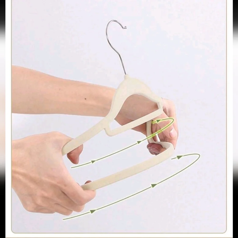 NIP Nonslip hangers set of 10